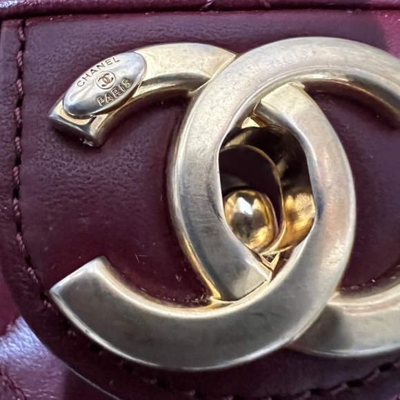 Beautiful Chanel Wallet on Chain- awesome color.  In excellent condition. - Picture 10 of 10